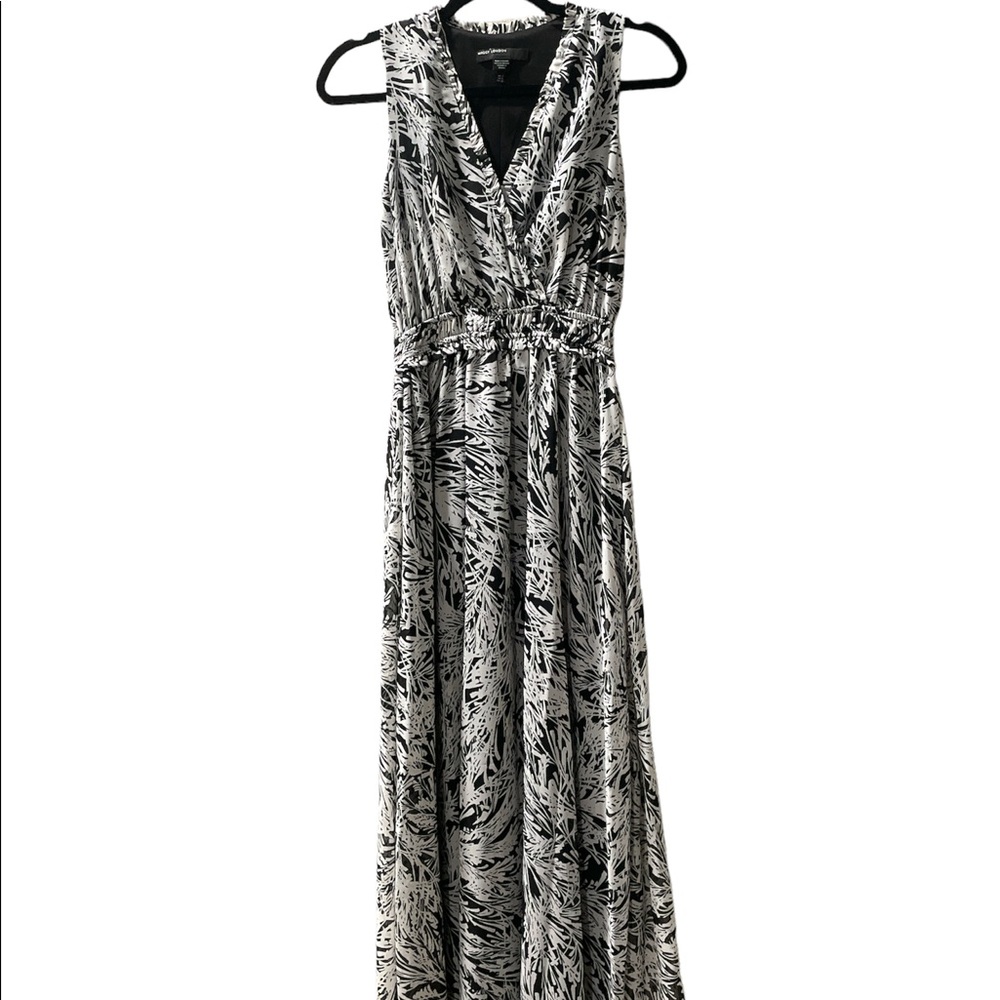 Maggy London Black and White Palm Maxi Dress- Size 2